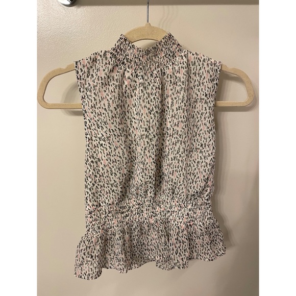 NEW. Japna blouse in white and pink pattern. In size medium. New with tags. - Picture 2 of 3